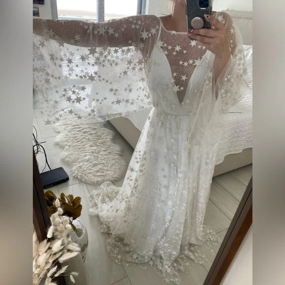 princess polly baby blue dress Hoping someone can help find something like this for around $250. The photo  I'm most into is the left, which is the Counting Stars dress and retails  for $1900 (massively out of